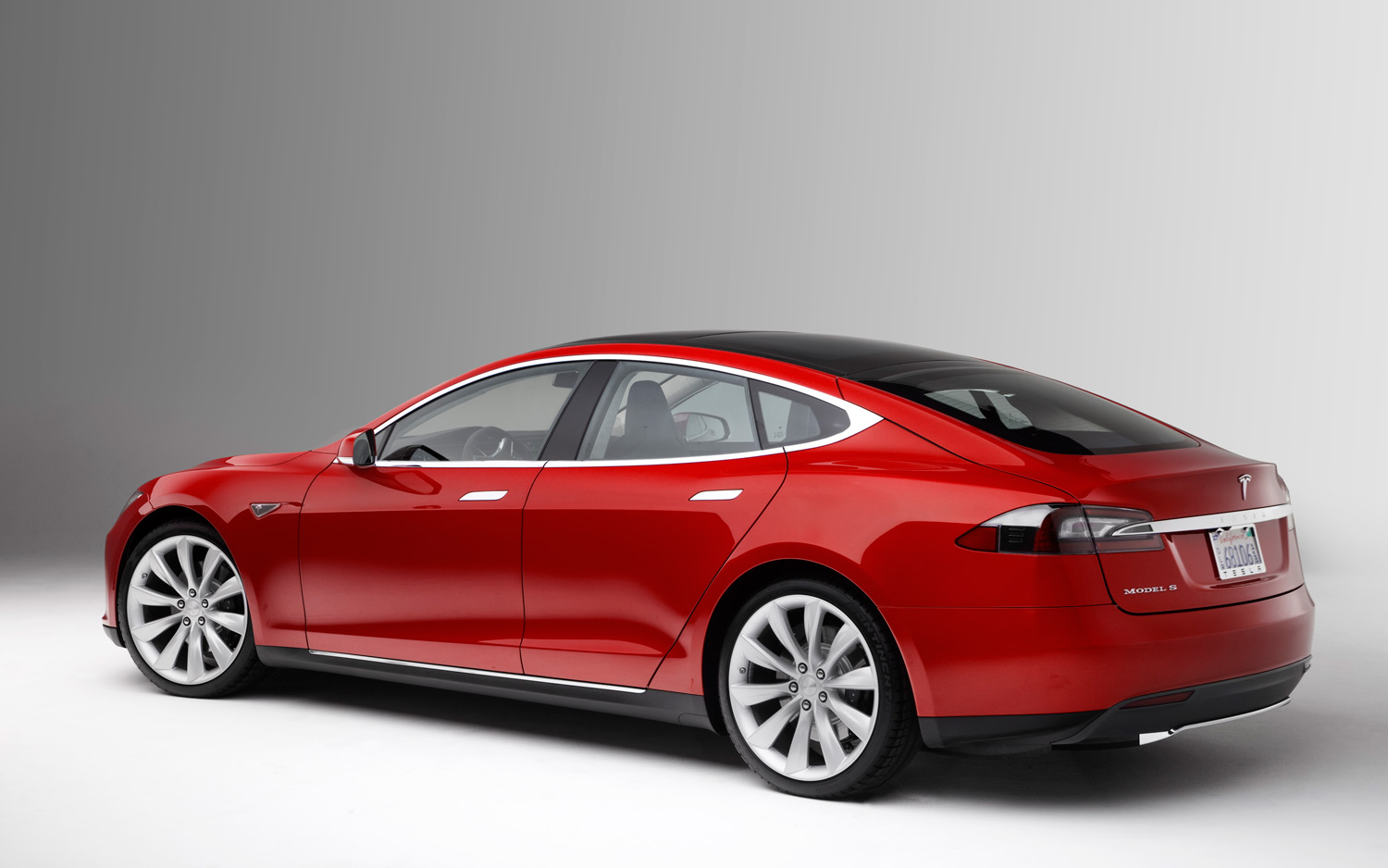 Tesla Model S - хетчбек