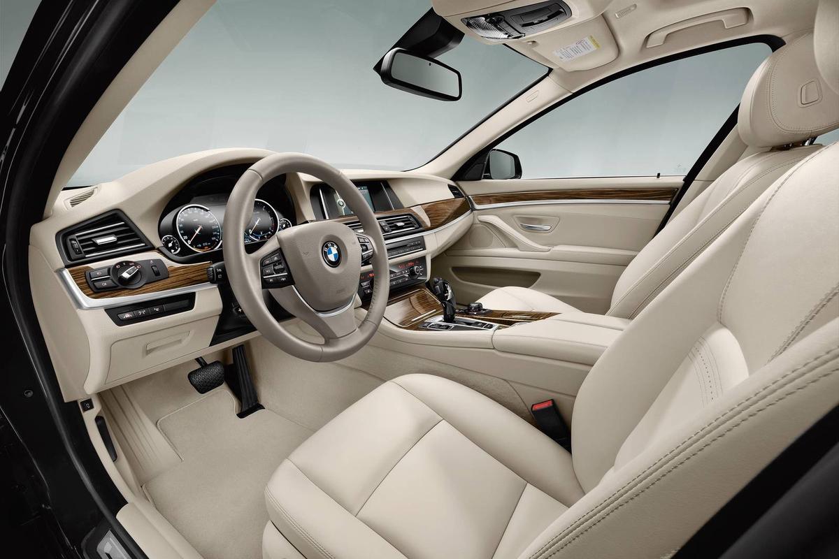 BMW 5 Touring 2014 - интерьер салона