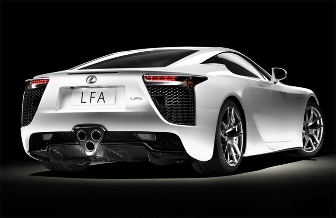 Lexus LFA - Экстерьер (вид сзади)