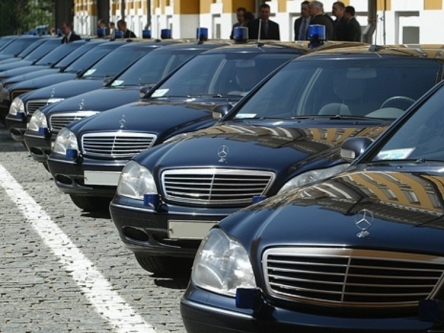 Московские депутаты больше не будут иметь права на служебные машины