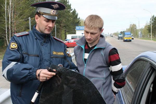Водителей будут штрафовать за тонировку почти на 1500 рублей
